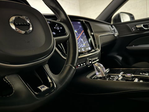 Volvo V60 2.0 T8 Recharge AWD R-Design Pano H/K Trekh. CarPlay