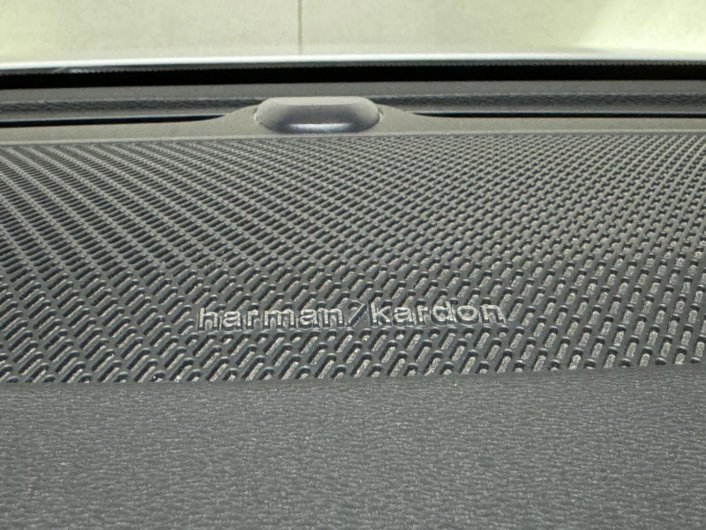 Volvo V60 2.0 T8 Recharge AWD R-Design Pano H/K Trekh. CarPlay