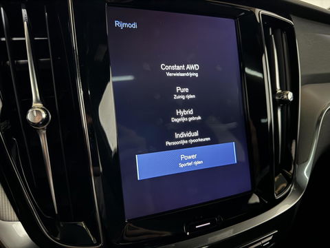 Volvo V60 2.0 T8 Recharge AWD R-Design Pano H/K Trekh. CarPlay
