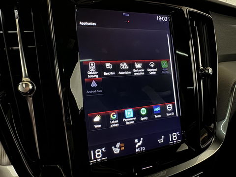 Volvo V60 2.0 T8 Recharge AWD R-Design Pano H/K Trekh. CarPlay