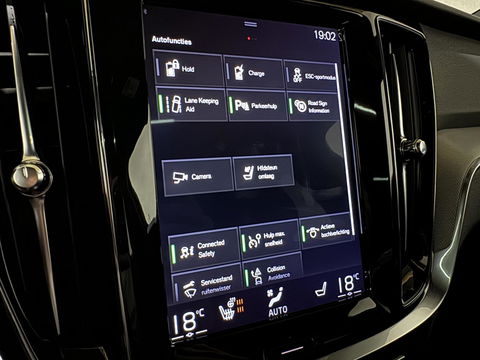 Volvo V60 2.0 T8 Recharge AWD R-Design Pano H/K Trekh. CarPlay