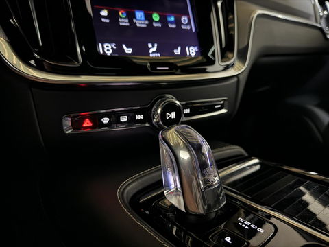 Volvo V60 2.0 T8 Recharge AWD R-Design Pano H/K Trekh. CarPlay