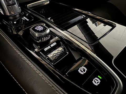 Volvo V60 2.0 T8 Recharge AWD R-Design Pano H/K Trekh. CarPlay