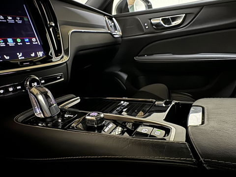 Volvo V60 2.0 T8 Recharge AWD R-Design Pano H/K Trekh. CarPlay
