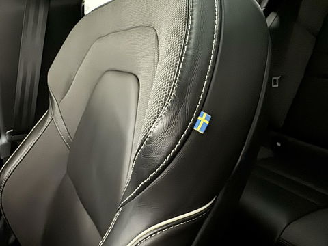 Volvo V60 2.0 T8 Recharge AWD R-Design Pano H/K Trekh. CarPlay