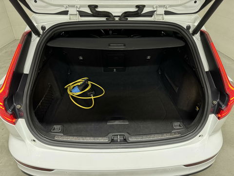 Volvo V60 2.0 T8 Recharge AWD R-Design Pano H/K Trekh. CarPlay
