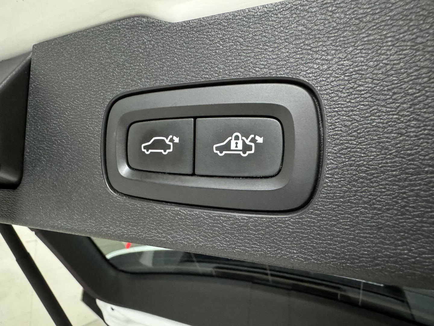 Volvo V60 2.0 T8 Recharge AWD R-Design Pano H/K Trekh. CarPlay