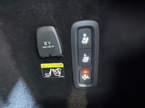 Volvo V60 2.0 T8 Recharge AWD R-Design Pano H/K Trekh. CarPlay