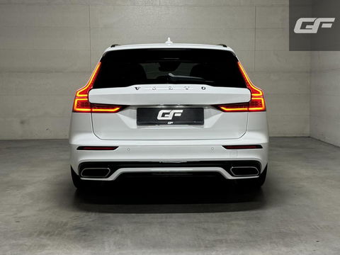 Volvo V60 2.0 T8 Recharge AWD R-Design Pano H/K Trekh. CarPlay