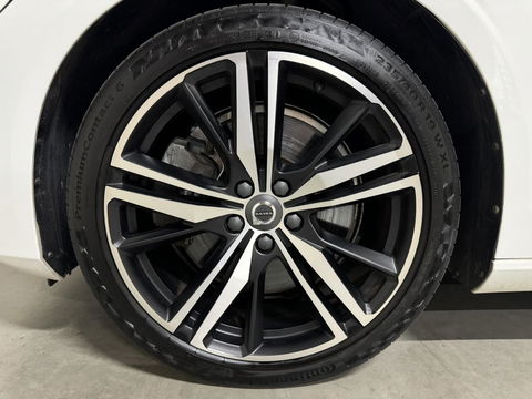Volvo V60 2.0 T8 Recharge AWD R-Design Pano H/K Trekh. CarPlay