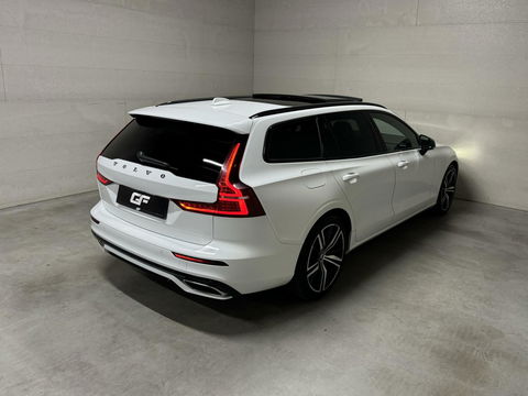 Volvo V60 2.0 T8 Recharge AWD R-Design Pano H/K Trekh. CarPlay
