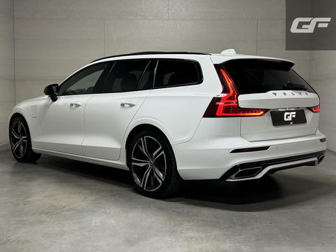 Volvo V60 2.0 T8 Recharge AWD R-Design Pano H/K Trekh. CarPlay