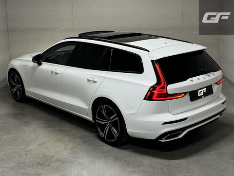 Volvo V60 2.0 T8 Recharge AWD R-Design Pano H/K Trekh. CarPlay