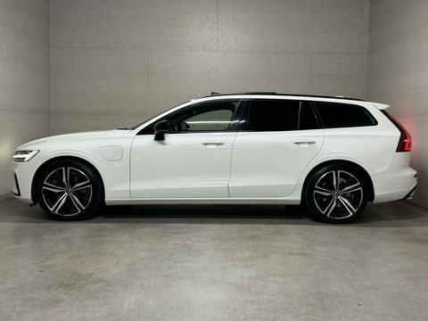 Volvo V60 2.0 T8 Recharge AWD R-Design Pano H/K Trekh. CarPlay