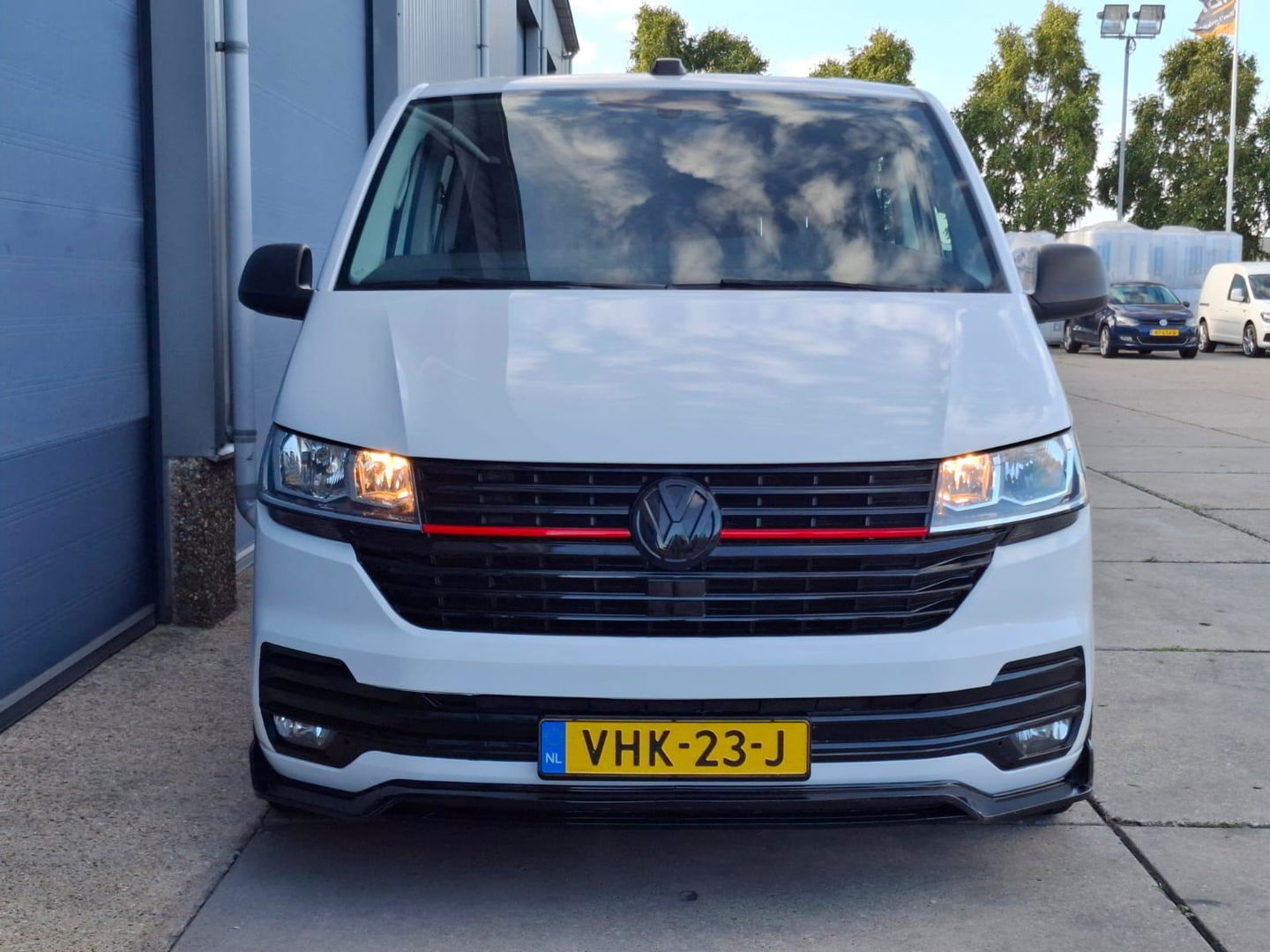 Volkswagen Transporter 2.0 TDI L2H1 30 DC VERLAAGD / SPOILERS IN KLEUR / AIRCO / CRUISE /  DUBBEL CABINE
