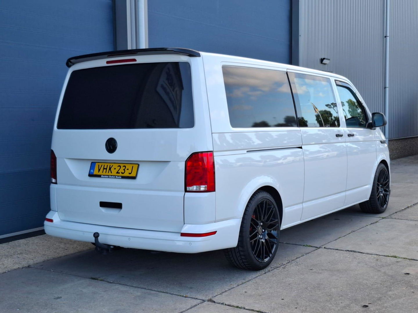 Volkswagen Transporter 2.0 TDI L2H1 30 DC VERLAAGD / SPOILERS IN KLEUR / AIRCO / CRUISE /  DUBBEL CABINE
