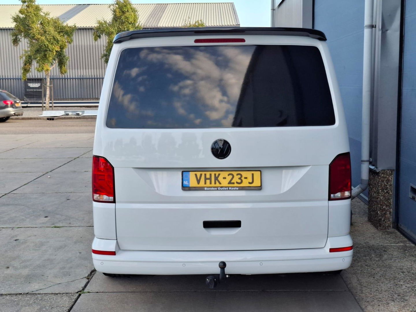 Volkswagen Transporter 2.0 TDI L2H1 30 DC VERLAAGD / SPOILERS IN KLEUR / AIRCO / CRUISE /  DUBBEL CABINE