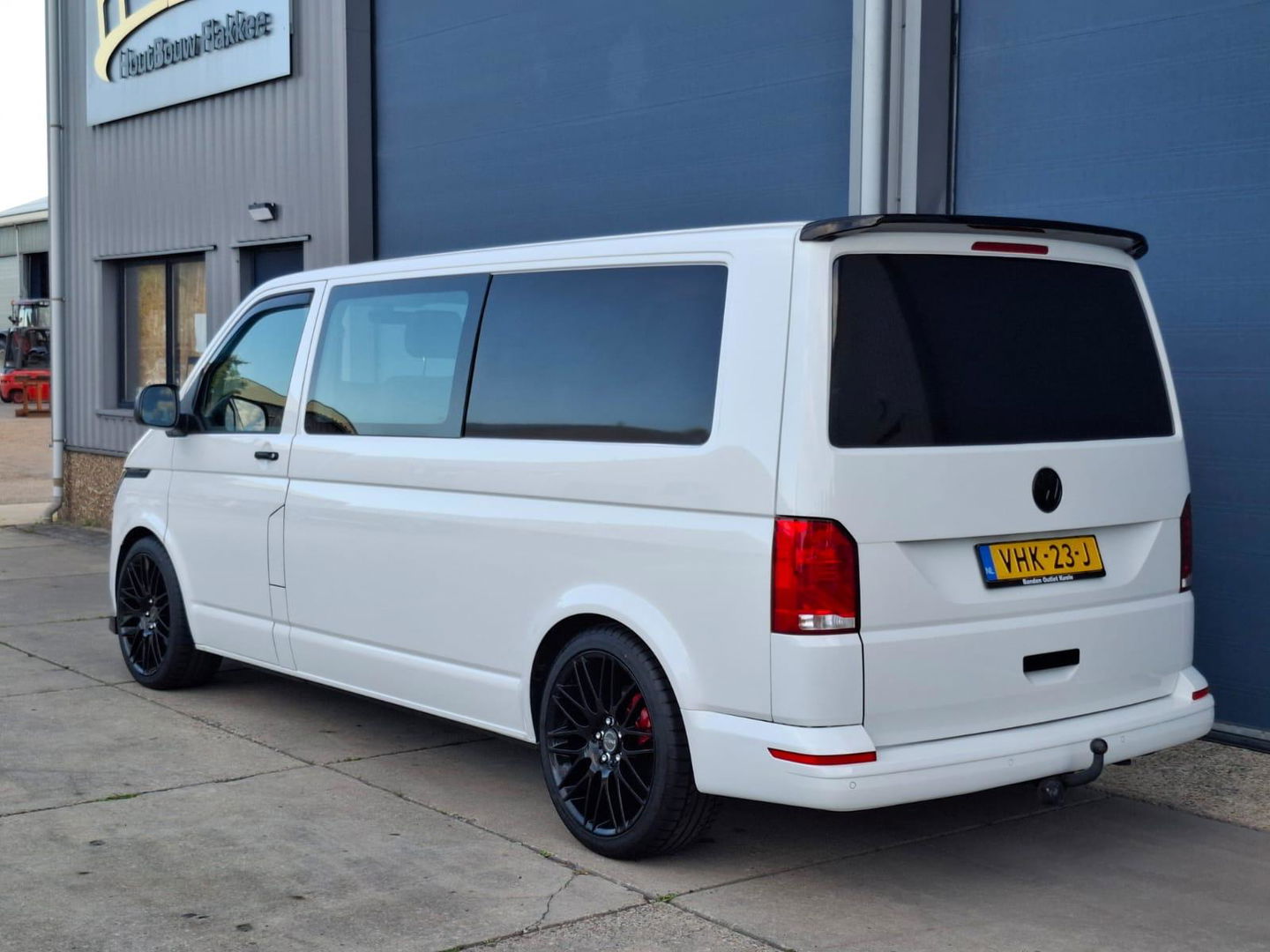 Volkswagen Transporter 2.0 TDI L2H1 30 DC VERLAAGD / SPOILERS IN KLEUR / AIRCO / CRUISE /  DUBBEL CABINE