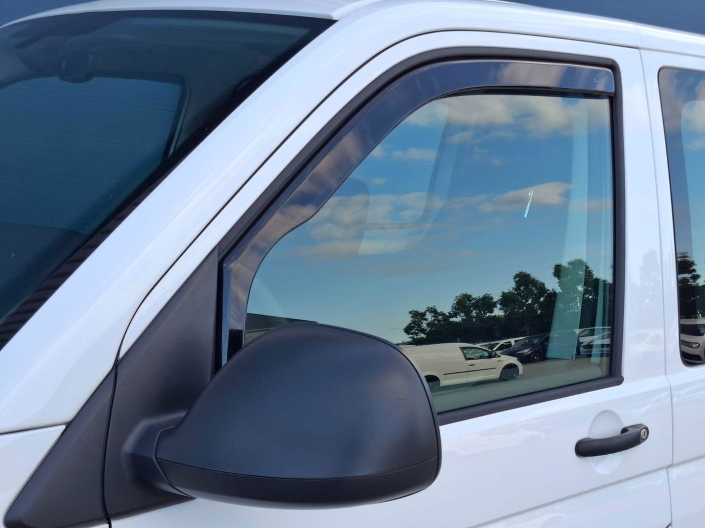 Volkswagen Transporter 2.0 TDI L2H1 30 DC VERLAAGD / SPOILERS IN KLEUR / AIRCO / CRUISE /  DUBBEL CABINE