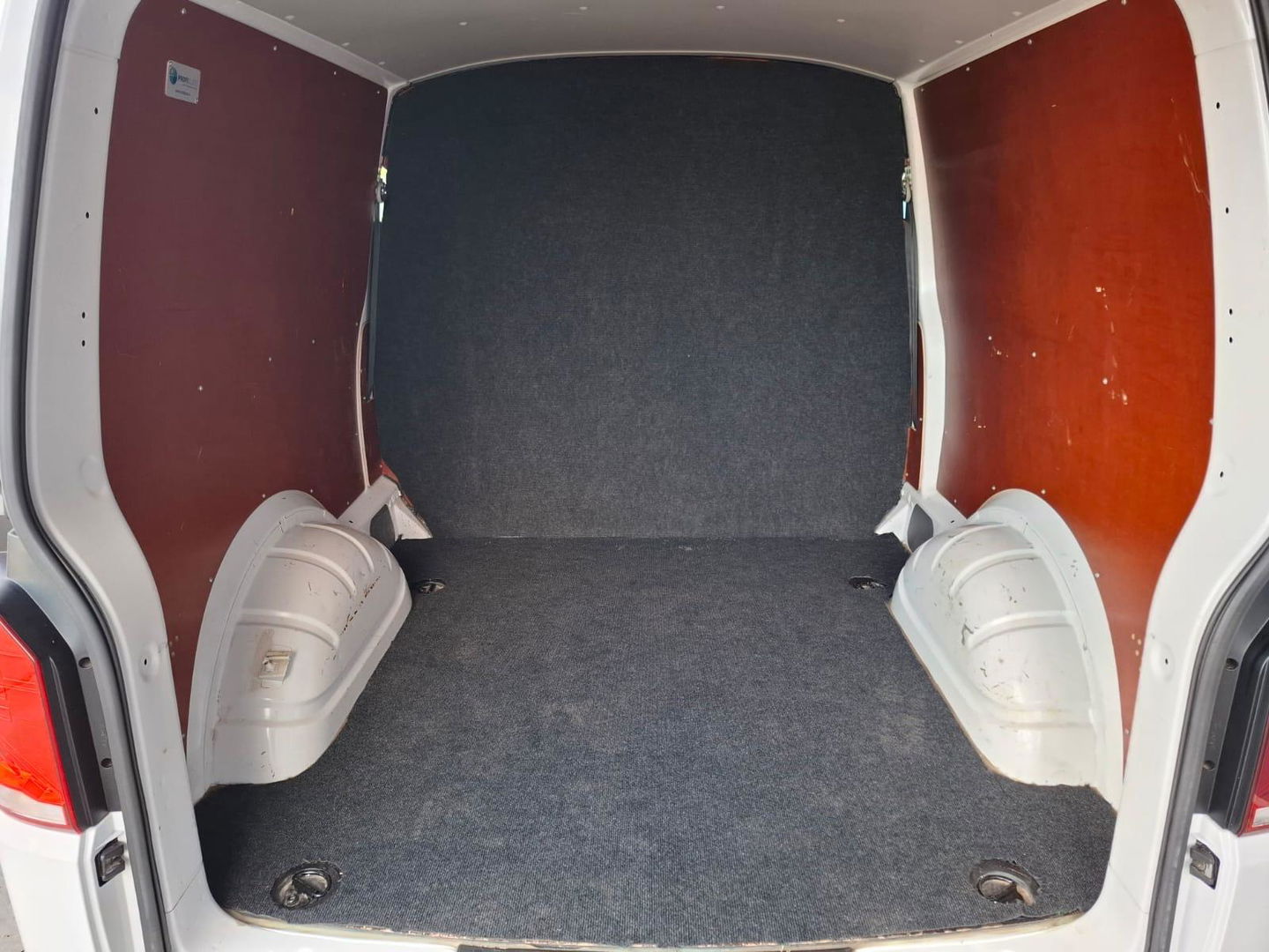 Volkswagen Transporter 2.0 TDI L2H1 30 DC VERLAAGD / SPOILERS IN KLEUR / AIRCO / CRUISE /  DUBBEL CABINE