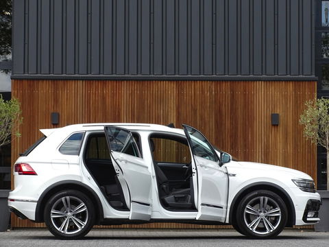 Volkswagen Tiguan 2.0 TSI 4-Motion 180PK / R-Line / ACC / Keyless / Pano / LED /