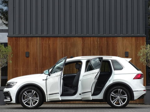 Volkswagen Tiguan 2.0 TSI 4-Motion 180PK / R-Line / ACC / Keyless / Pano / LED /