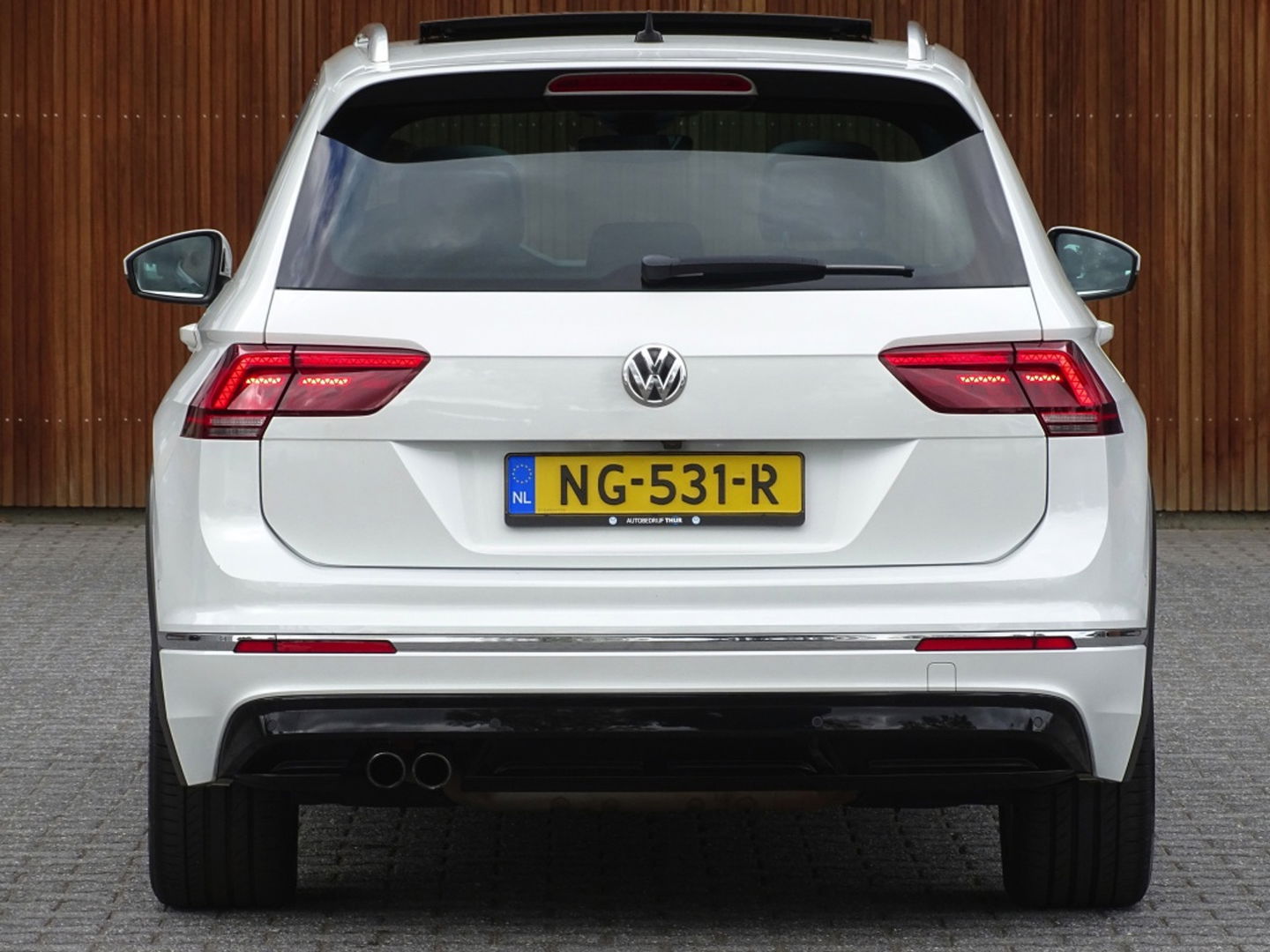 Volkswagen Tiguan 2.0 TSI 4-Motion 180PK / R-Line / ACC / Keyless / Pano / LED /