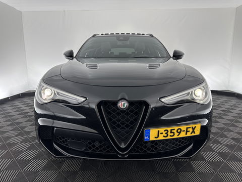 Alfa Romeo Stelvio 2.9 V6 AWD Quadrifoglio (INCL-BTW) Aut. *PANO | LEATHER-ALCANTARA | XENON | ADAPTIVE-CRUISE | BLIND-SPOT | HARMAN/KARDON | MEMORY-PACK | HEATED-SPORTSEATS | DAB+ | KEYLESS | CARPLAY | NAVI-FULLMAP | CARBON-INLAY |
