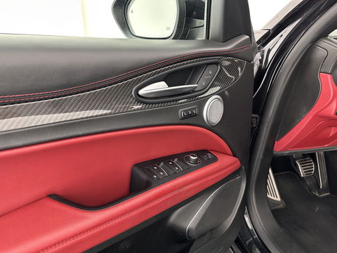 Alfa Romeo Stelvio 2.9 V6 AWD Quadrifoglio (INCL-BTW) Aut. *PANO | LEATHER-ALCANTARA | XENON | ADAPTIVE-CRUISE | BLIND-SPOT | HARMAN/KARDON | MEMORY-PACK | HEATED-SPORTSEATS | DAB+ | KEYLESS | CARPLAY | NAVI-FULLMAP | CARBON-INLAY |
