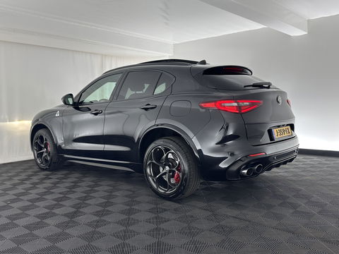 Alfa Romeo Stelvio 2.9 V6 AWD Quadrifoglio (INCL-BTW) Aut. *PANO | LEATHER-ALCANTARA | XENON | ADAPTIVE-CRUISE | BLIND-SPOT | HARMAN/KARDON | MEMORY-PACK | HEATED-SPORTSEATS | DAB+ | KEYLESS | CARPLAY | NAVI-FULLMAP | CARBON-INLAY |