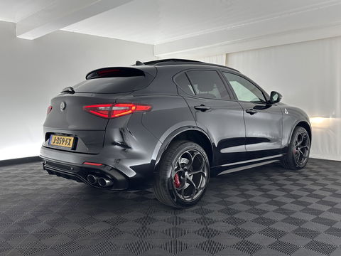 Alfa Romeo Stelvio 2.9 V6 AWD Quadrifoglio (INCL-BTW) Aut. *PANO | LEATHER-ALCANTARA | XENON | ADAPTIVE-CRUISE | BLIND-SPOT | HARMAN/KARDON | MEMORY-PACK | HEATED-SPORTSEATS | DAB+ | KEYLESS | CARPLAY | NAVI-FULLMAP | CARBON-INLAY |