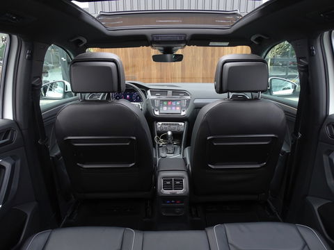 Volkswagen Tiguan 2.0 TSI 4-Motion 180PK / R-Line / ACC / Keyless / Pano / LED /