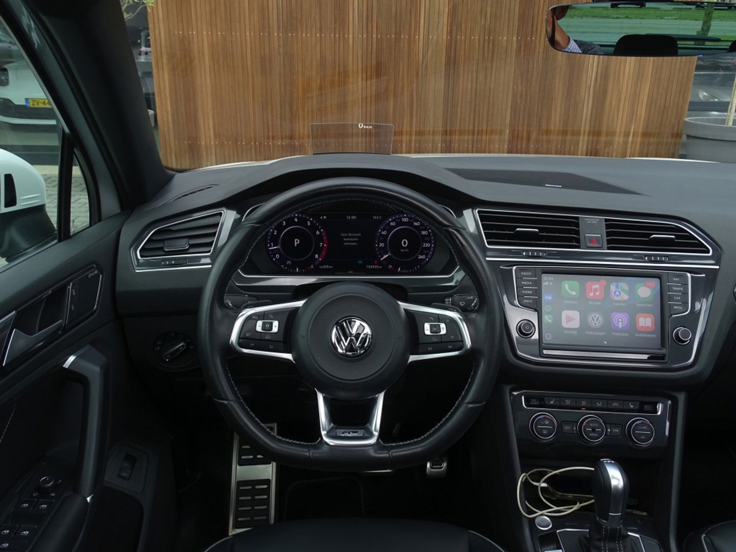 Volkswagen Tiguan 2.0 TSI 4-Motion 180PK / R-Line / ACC / Keyless / Pano / LED /