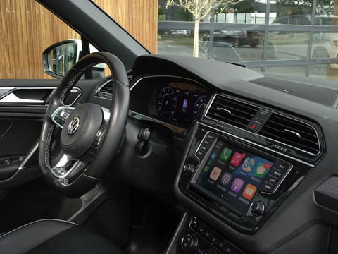 Volkswagen Tiguan 2.0 TSI 4-Motion 180PK / R-Line / ACC / Keyless / Pano / LED /
