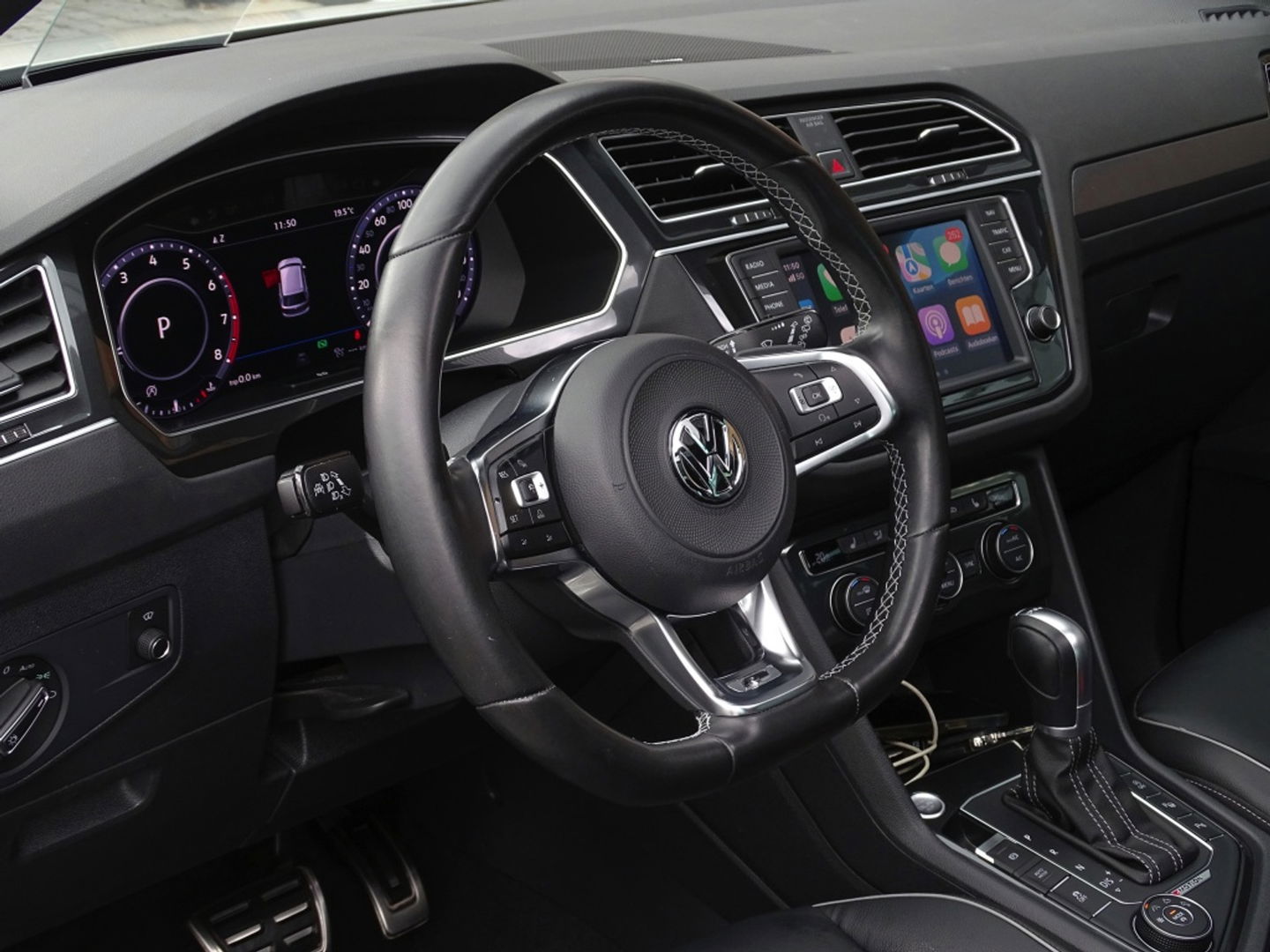 Volkswagen Tiguan 2.0 TSI 4-Motion 180PK / R-Line / ACC / Keyless / Pano / LED /