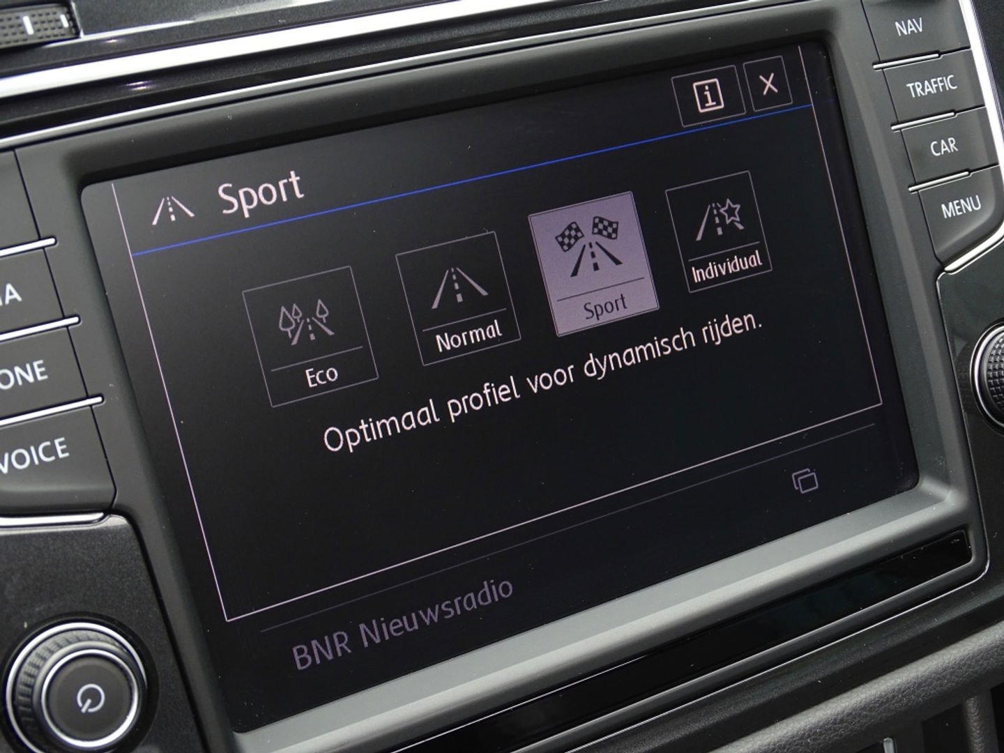Volkswagen Tiguan 2.0 TSI 4-Motion 180PK / R-Line / ACC / Keyless / Pano / LED /