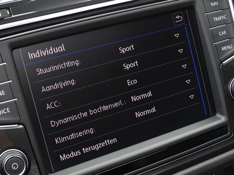 Volkswagen Tiguan 2.0 TSI 4-Motion 180PK / R-Line / ACC / Keyless / Pano / LED /