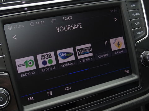 Volkswagen Tiguan 2.0 TSI 4-Motion 180PK / R-Line / ACC / Keyless / Pano / LED /
