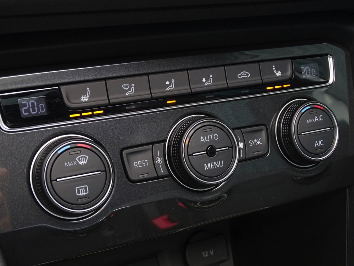 Volkswagen Tiguan 2.0 TSI 4-Motion 180PK / R-Line / ACC / Keyless / Pano / LED /