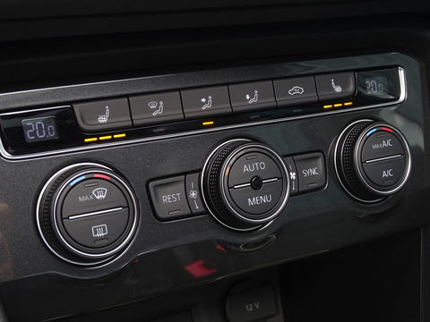 Volkswagen Tiguan 2.0 TSI 4-Motion 180PK / R-Line / ACC / Keyless / Pano / LED /