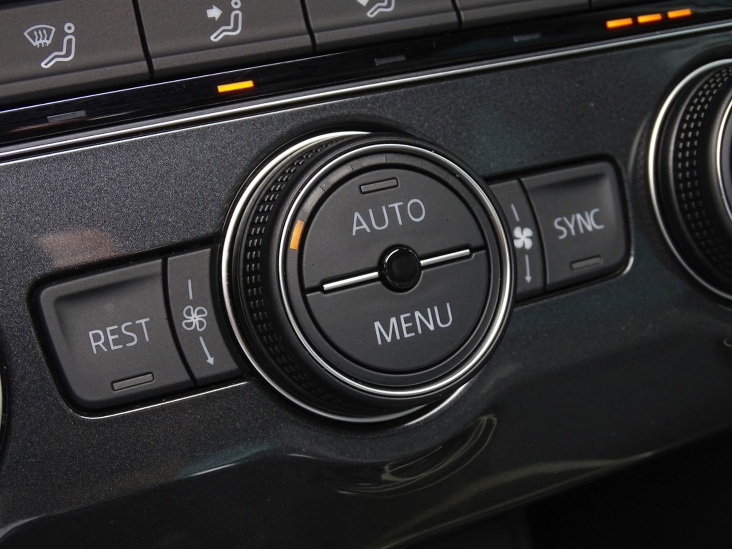Volkswagen Tiguan 2.0 TSI 4-Motion 180PK / R-Line / ACC / Keyless / Pano / LED /