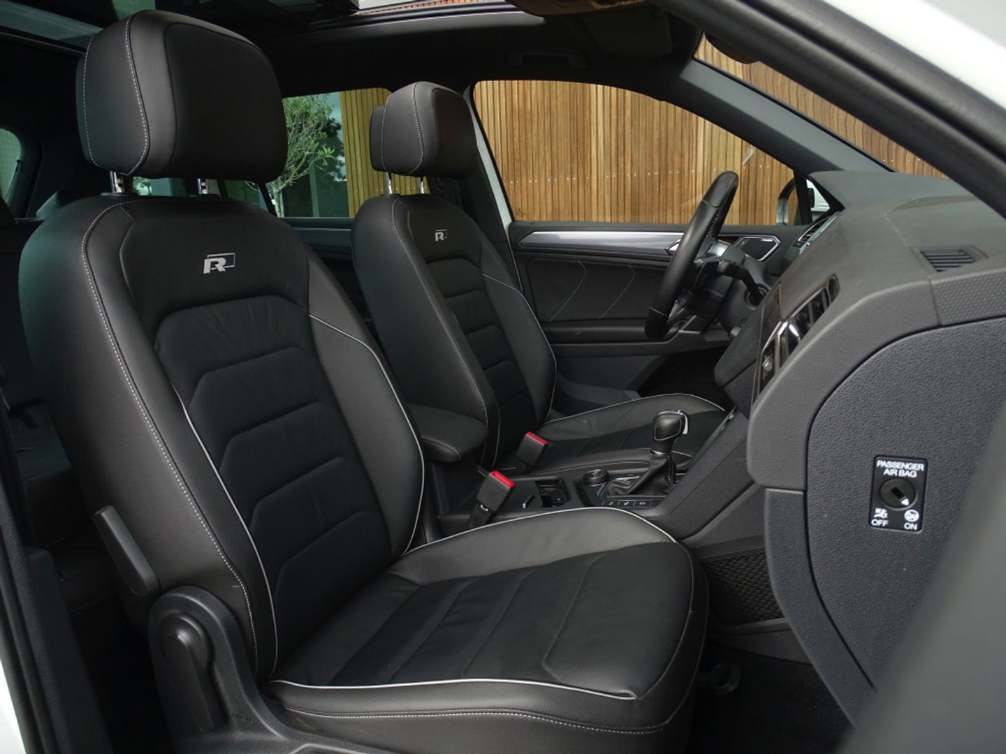Volkswagen Tiguan 2.0 TSI 4-Motion 180PK / R-Line / ACC / Keyless / Pano / LED /