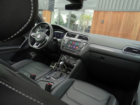 Volkswagen Tiguan 2.0 TSI 4-Motion 180PK / R-Line / ACC / Keyless / Pano / LED /