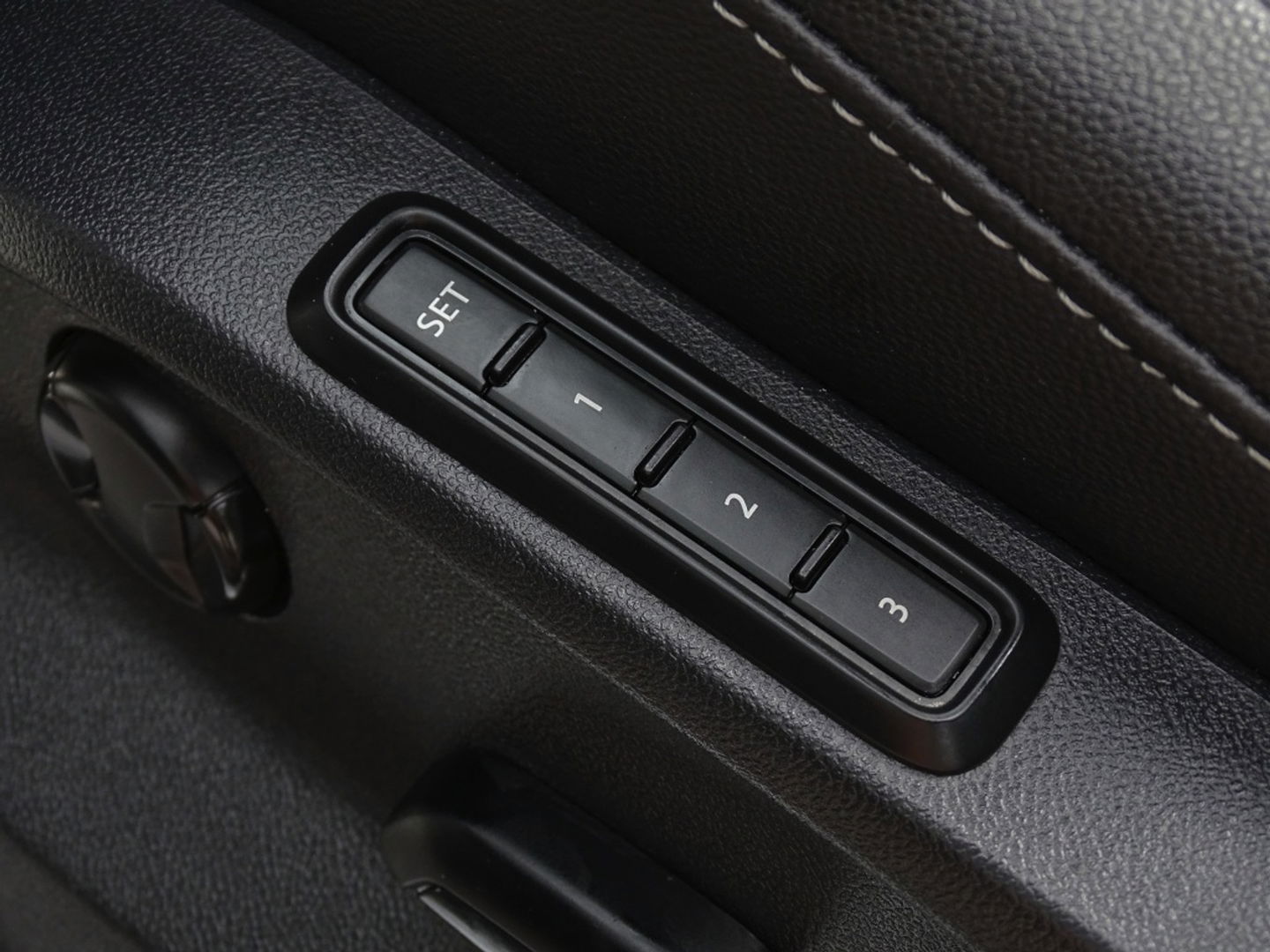 Volkswagen Tiguan 2.0 TSI 4-Motion 180PK / R-Line / ACC / Keyless / Pano / LED /