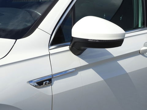 Volkswagen Tiguan 2.0 TSI 4-Motion 180PK / R-Line / ACC / Keyless / Pano / LED /