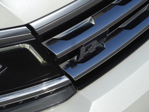 Volkswagen Tiguan 2.0 TSI 4-Motion 180PK / R-Line / ACC / Keyless / Pano / LED /