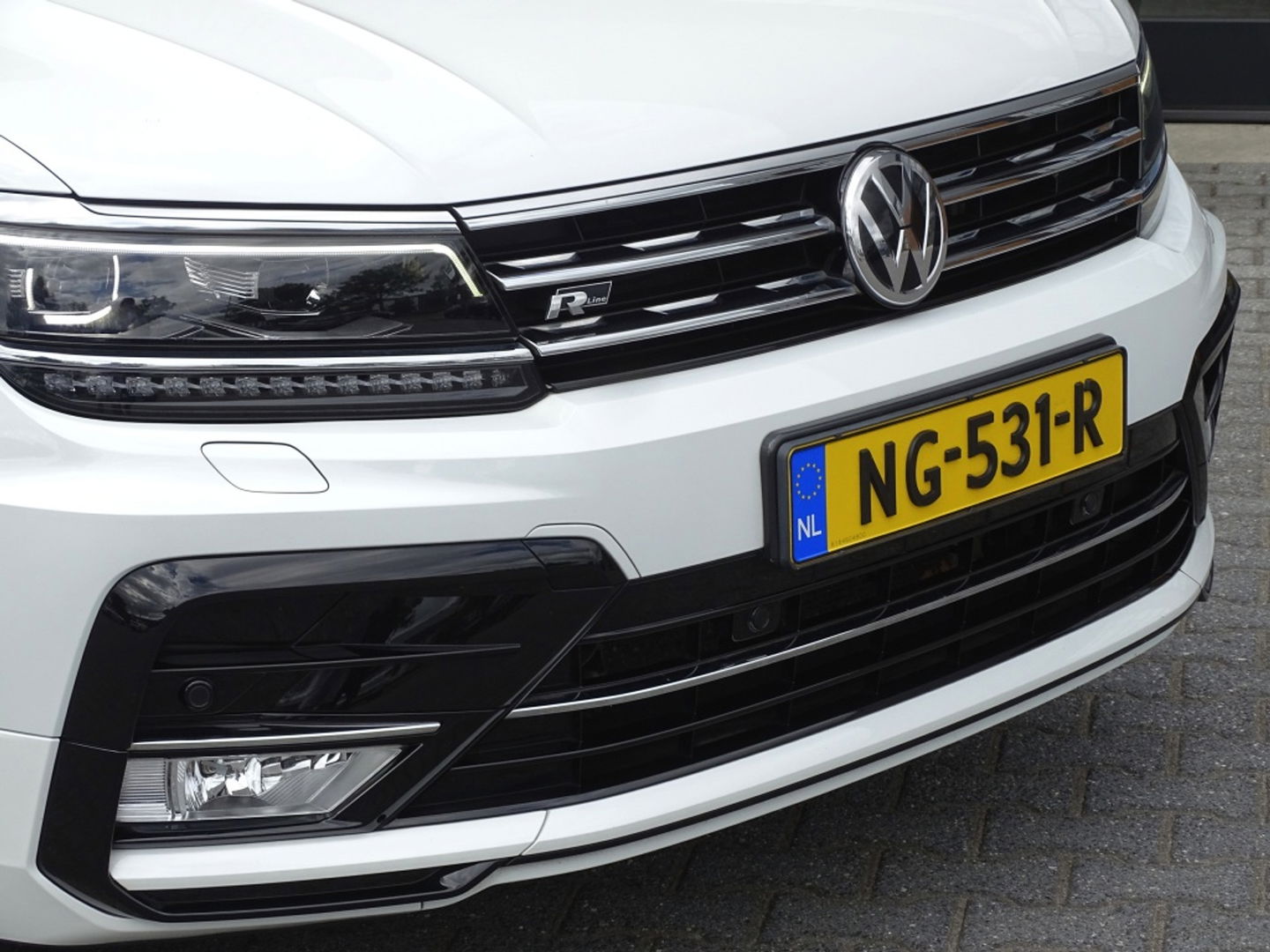 Volkswagen Tiguan 2.0 TSI 4-Motion 180PK / R-Line / ACC / Keyless / Pano / LED /