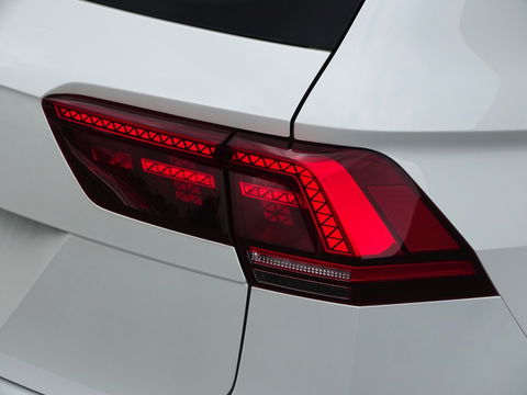 Volkswagen Tiguan 2.0 TSI 4-Motion 180PK / R-Line / ACC / Keyless / Pano / LED /