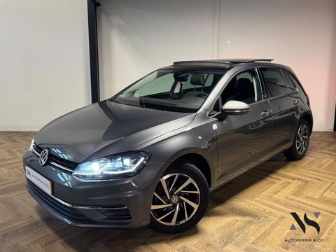 Volkswagen Golf 1.5 TSI Highline PANO CAM PDC