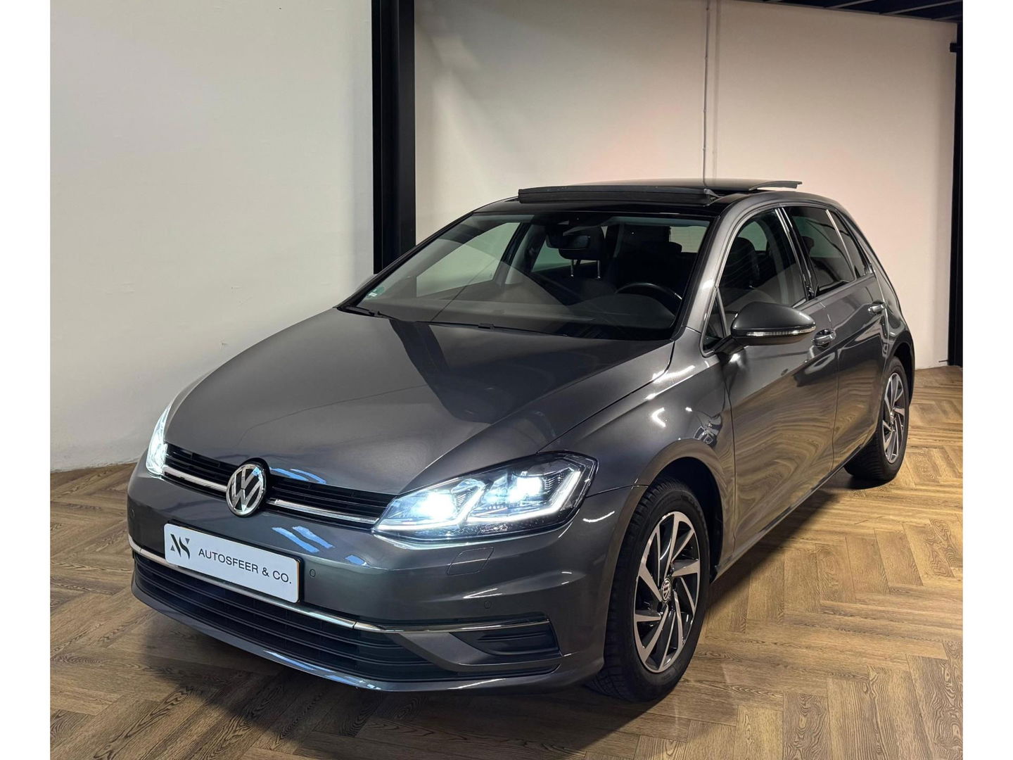Volkswagen Golf 1.5 TSI Highline PANO CAM PDC